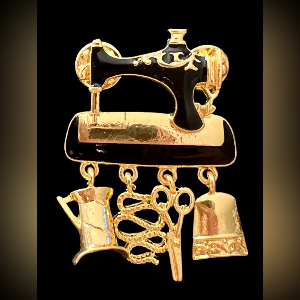 Sewing Machine Brooch pin W/moving thimble scissors ribbon thread NWT